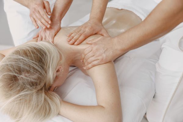 Les Meilleures Techniques de Massage pour Soulager Les Douleurs Musculaires Après un Entraînement Intense : Guide Ultime
